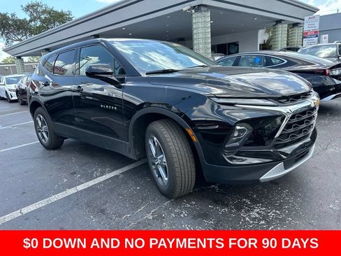 Used 2025 Chevrolet Blazer LT FWD image 2