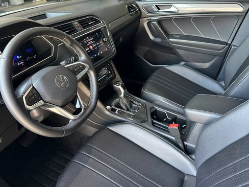 Used 2023 Volkswagen Tiguan SE FWD image 10