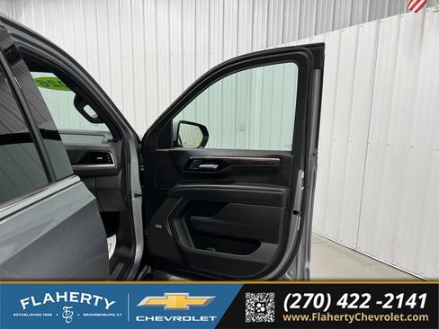 Used 2026 Chevrolet Suburban LT w/ Comfort Package AWD/4WD image 14
