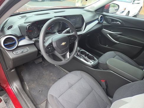 Used 2024 Chevrolet Trax LS w/ LS Convenience Package FWD image 15