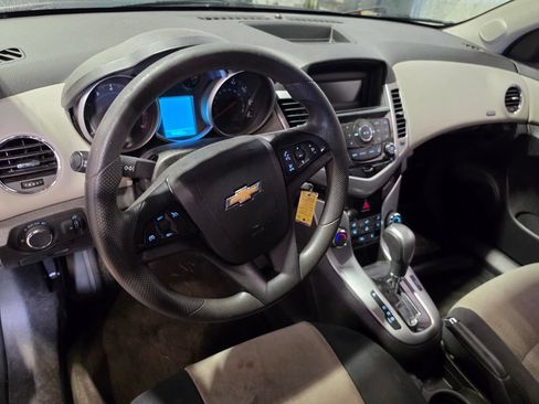 Used 2014 Chevrolet Cruze LS FWD image 4