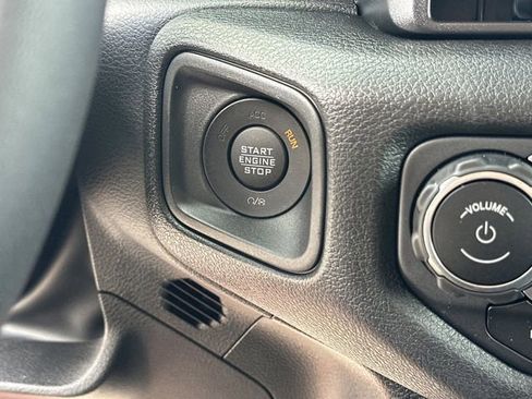 New 2025 Jeep Gladiator Sport image 28