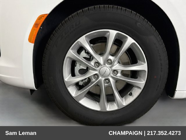 New 2027 Chrysler Pacifica Select FWD image 31