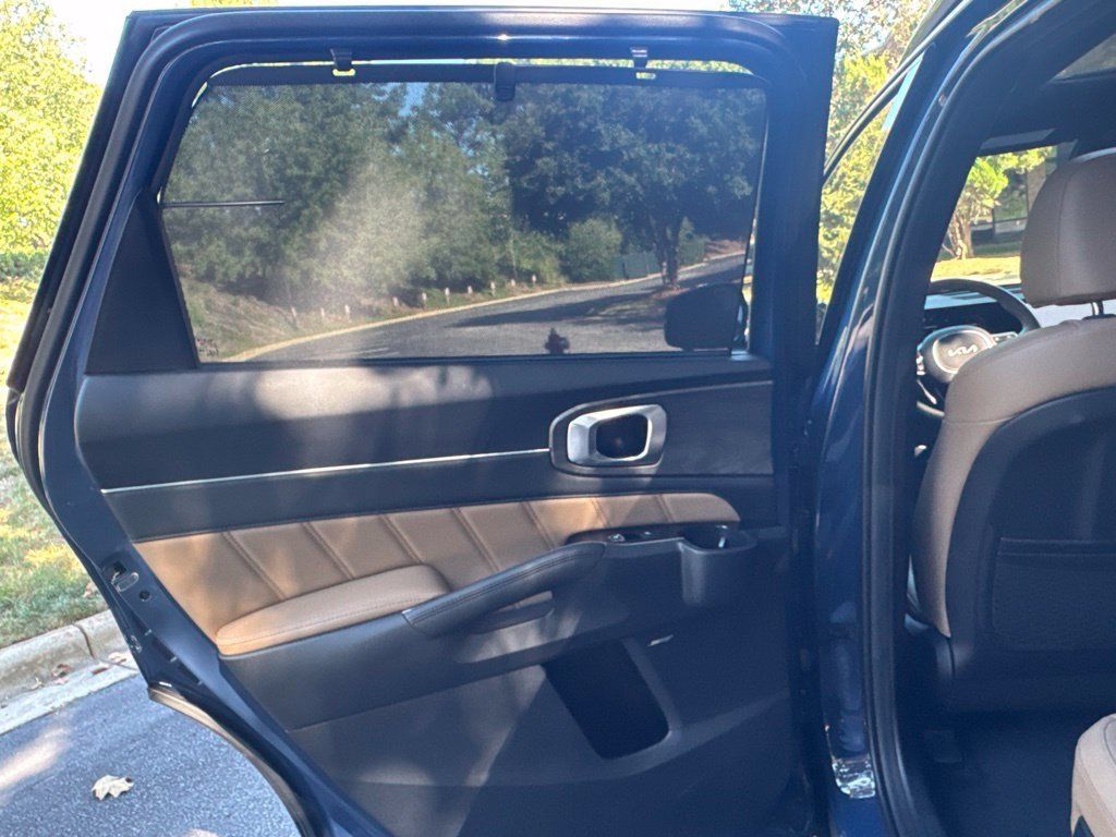 Used 2025 Kia Sorento SX AWD/4WD image 25