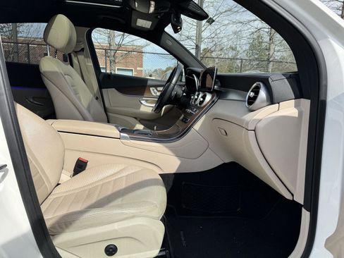 Used 2020 Mercedes-Benz GLC 300 GLC 300 image 28