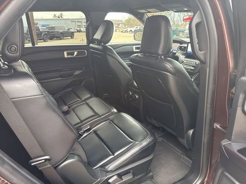 Used 2020 Ford Explorer XLT w/ Equipment Group 202A AWD/4WD image 17