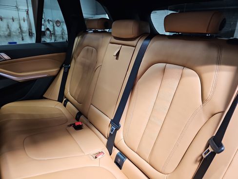 Used 2021 BMW X5 xDrive40i w/ Premium Package image 16