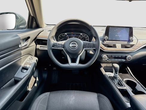Used 2024 Nissan Altima 2.5 SV FWD image 24