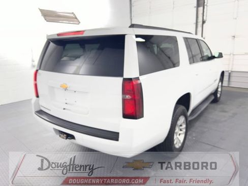Used 2018 Chevrolet Suburban LT RWD image 7