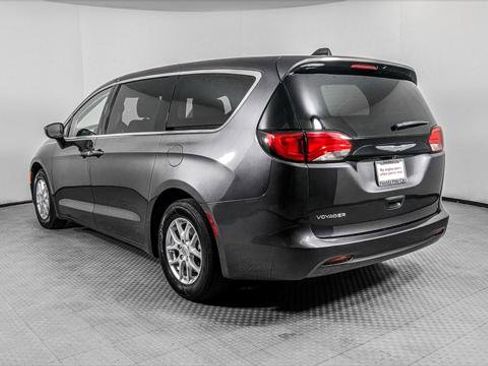 Used 2023 Chrysler Voyager LX FWD image 6
