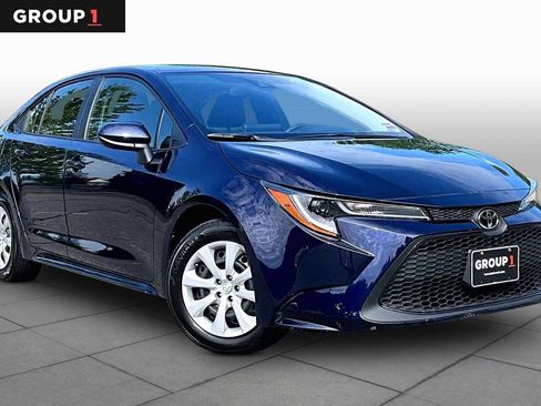 Used 2022 Toyota Corolla LE FWD image 3