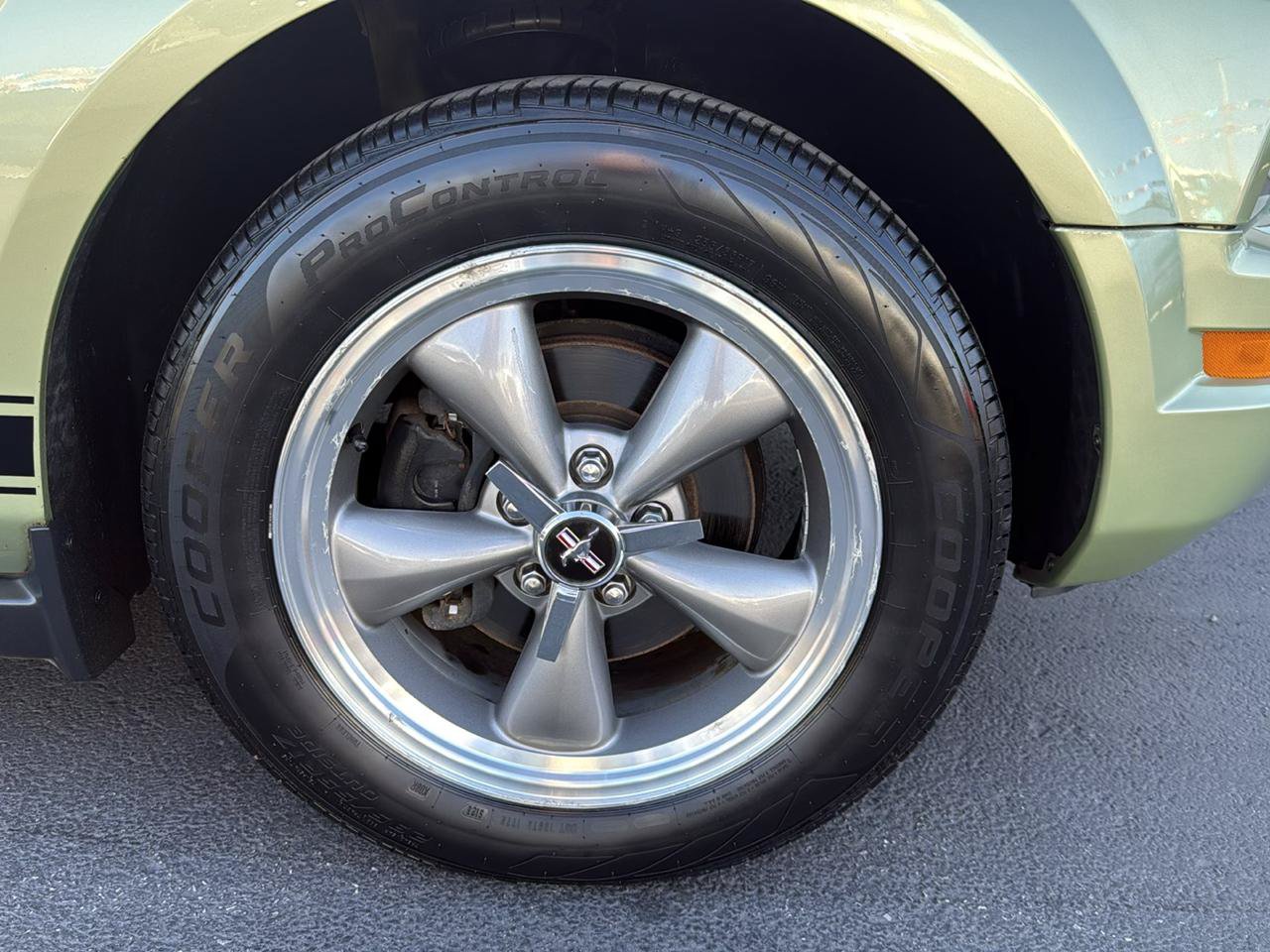 Used 2006 Ford Mustang Coupe RWD image 24