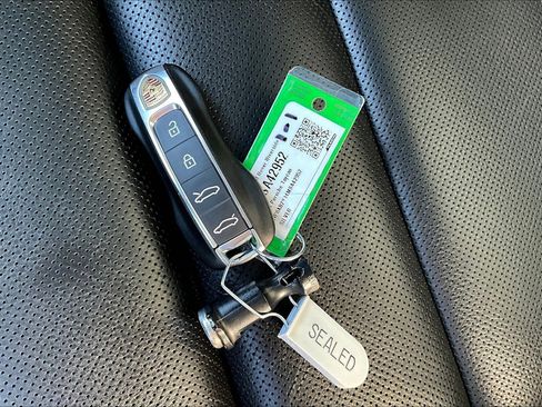 Used 2021 Porsche Taycan 4S image 11