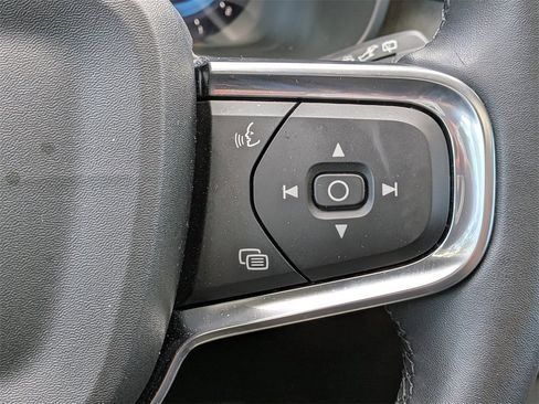 Certified 2025 Volvo XC40 B5 Plus image 28