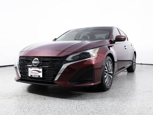Used 2023 Nissan Altima 2.5 SV FWD image 3