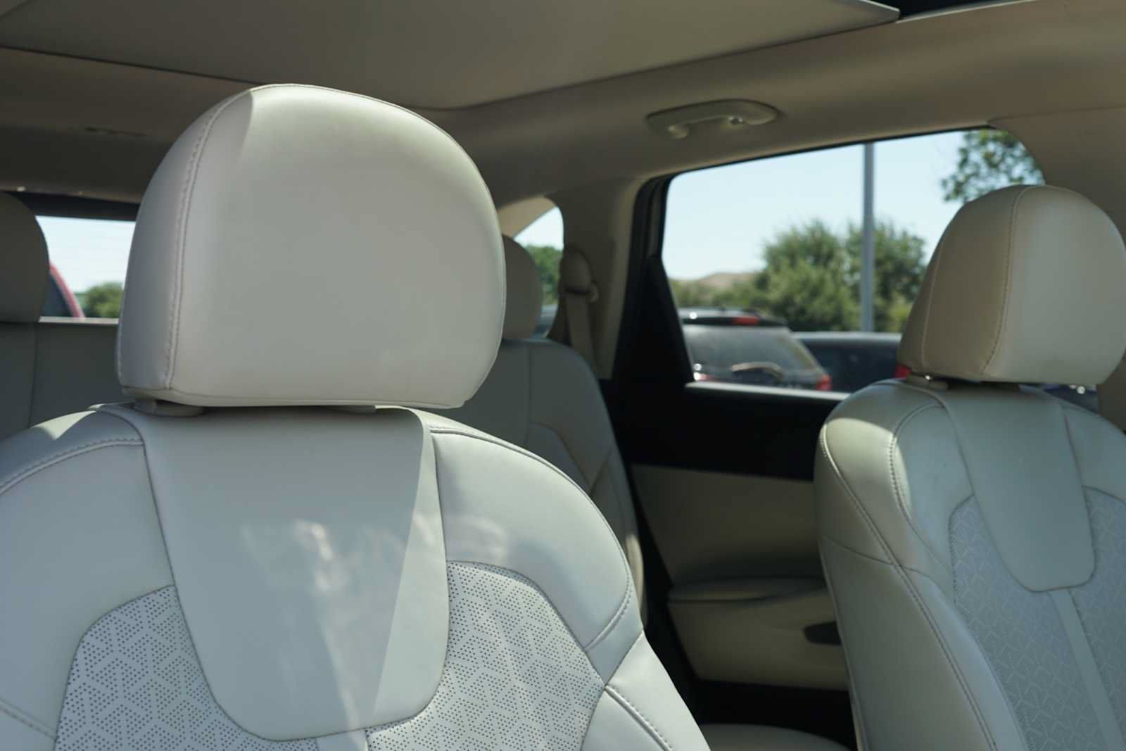 Certified 2022 Kia Sorento S w/ Panoramic Sunroof Package FWD image 28