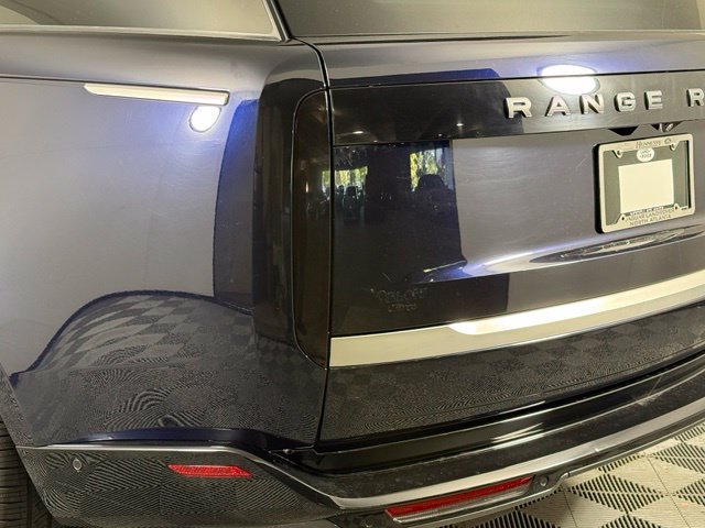 Certified 2025 Land Rover Range Rover SV AWD/4WD image 13