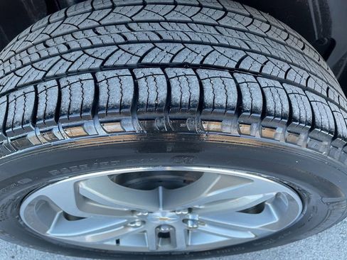 Used 2016 Chevrolet Equinox LTZ w/ Enhanced Convenience Package image 30