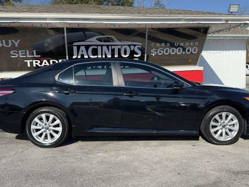 Used 2020 Toyota Camry LE image 4