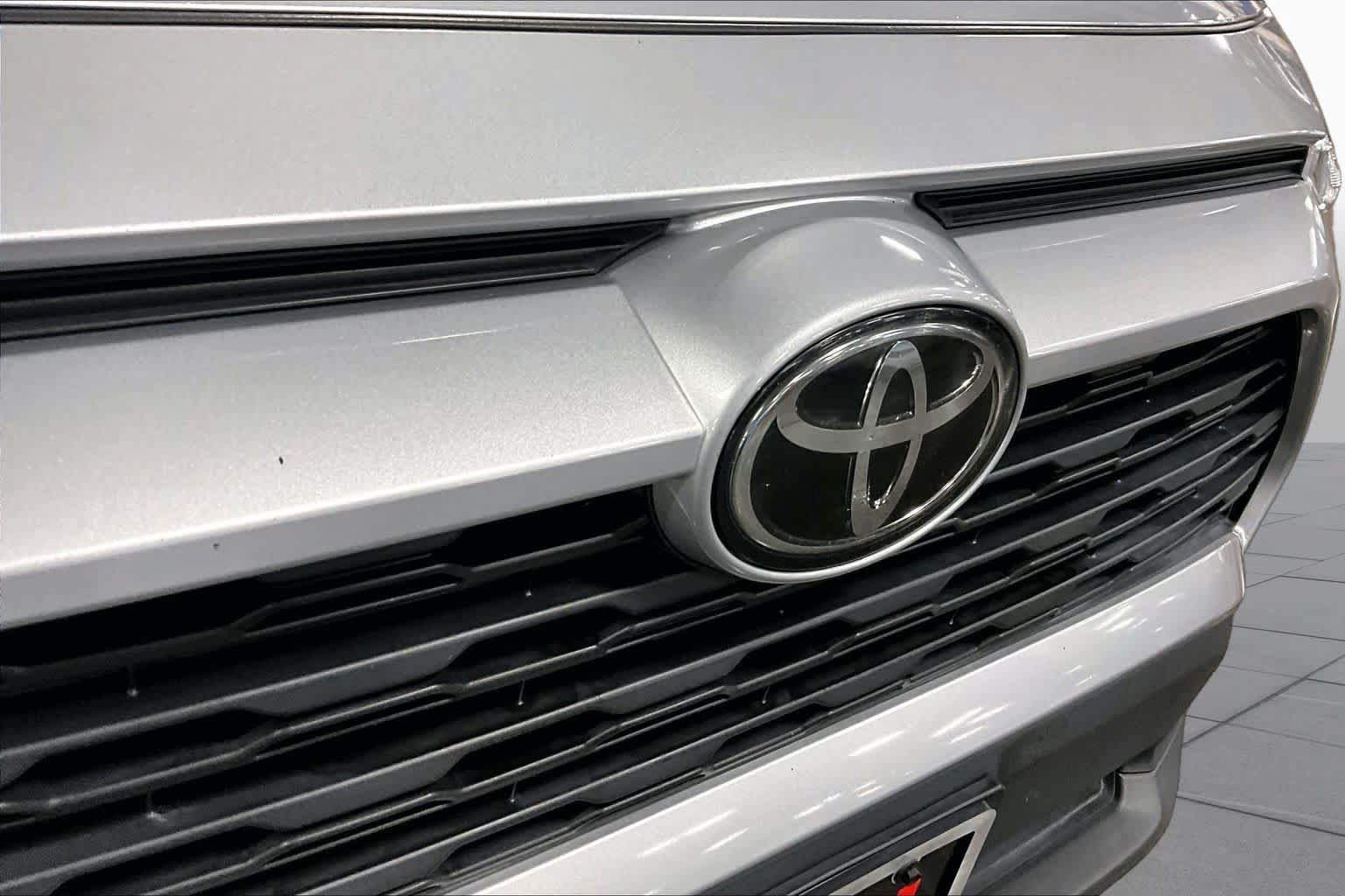 Used 2019 Toyota RAV4 XLE w/ Convenience Package AWD/4WD image 29
