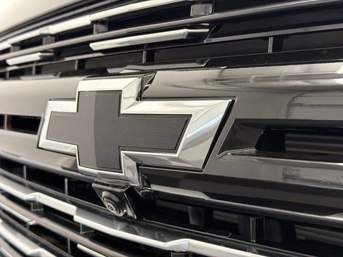 Used 2025 Chevrolet Suburban High Country AWD/4WD image 15