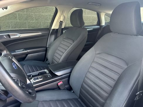 Used 2018 Ford Fusion SE w/ Fusion SE Technology Package image 34