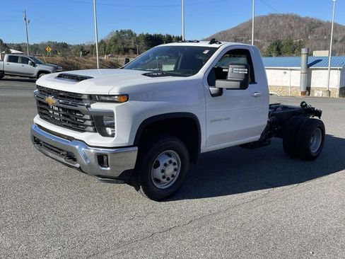 New 2026 Chevrolet Silverado 3500 LT w/ Convenience Package image 3