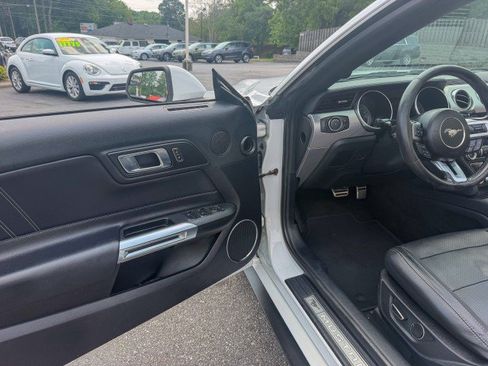 Used 2019 Ford Mustang Premium RWD image 10