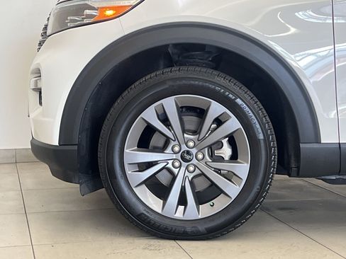 Used 2022 Ford Explorer XLT w/ Equipment Group 202A AWD/4WD image 11