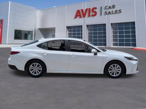 Used 2025 Toyota Camry LE FWD image 5