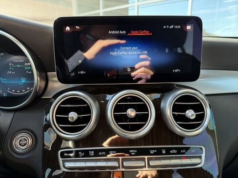 Used 2020 Mercedes-Benz GLC 350e 4MATIC image 28