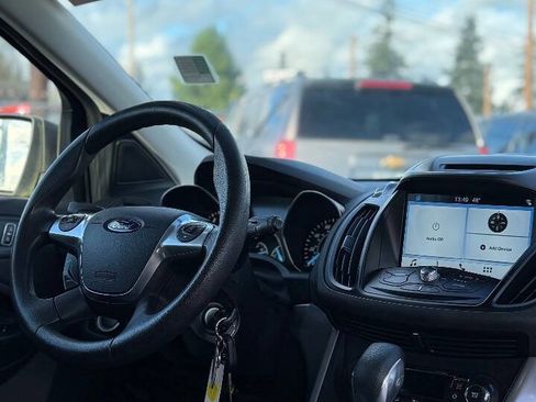 Used 2016 Ford Escape SE w/ Equipment Group 201A image 16