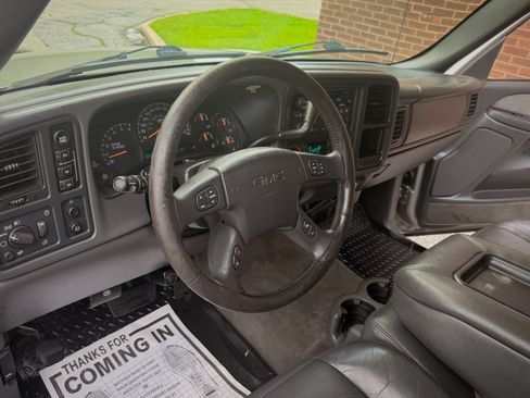 Used 2003 GMC Sierra 1500 SLT w/ SLT Preferred Equipment Group AWD/4WD image 17