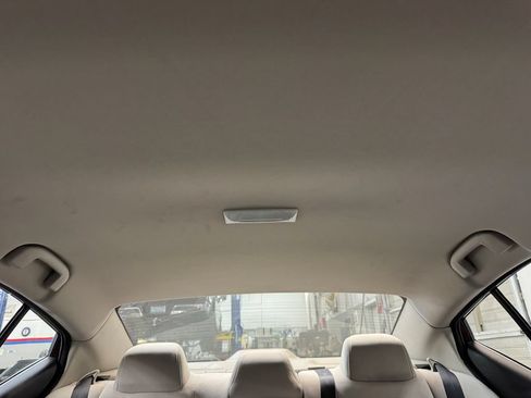 Used 2024 Nissan Altima 2.5 SV FWD image 24