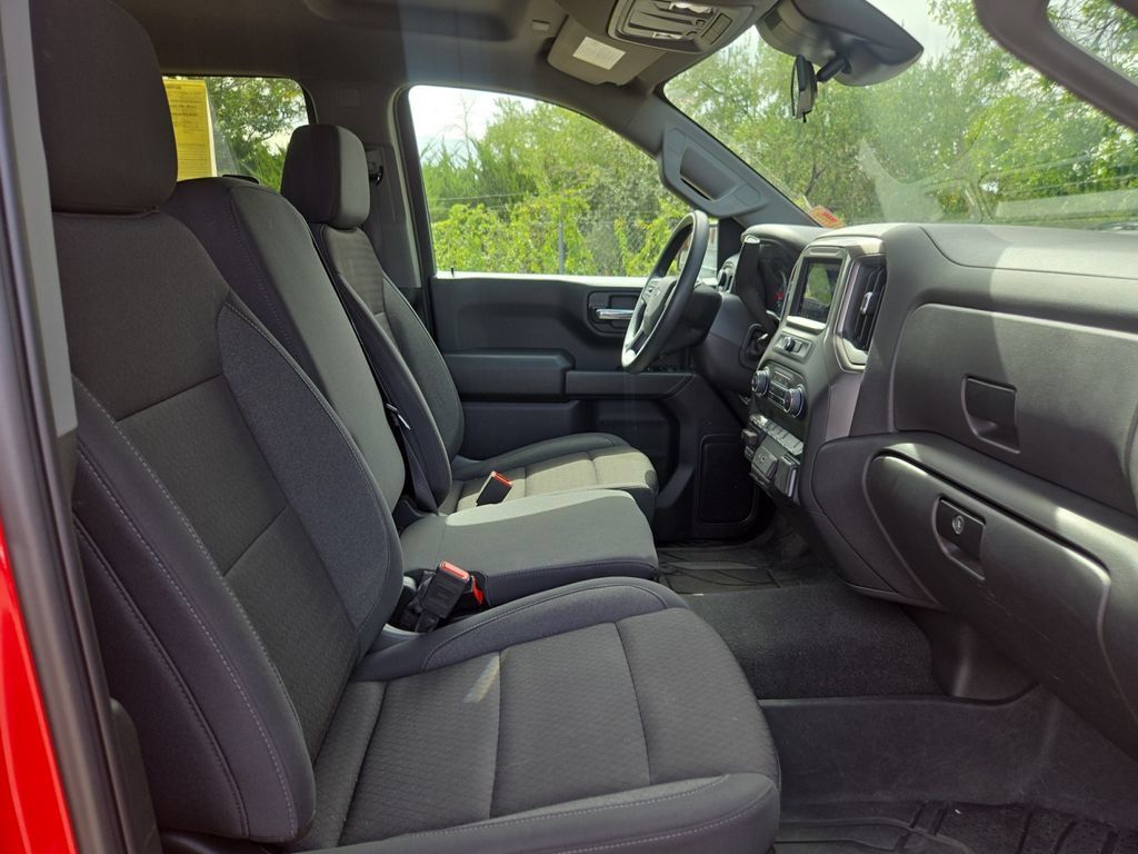 Used 2025 Chevrolet Silverado 1500 Custom Trail Boss w/ Dark Appearance Package AWD/4WD image 17