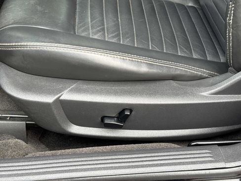 Used 2010 Dodge Challenger SE image 13