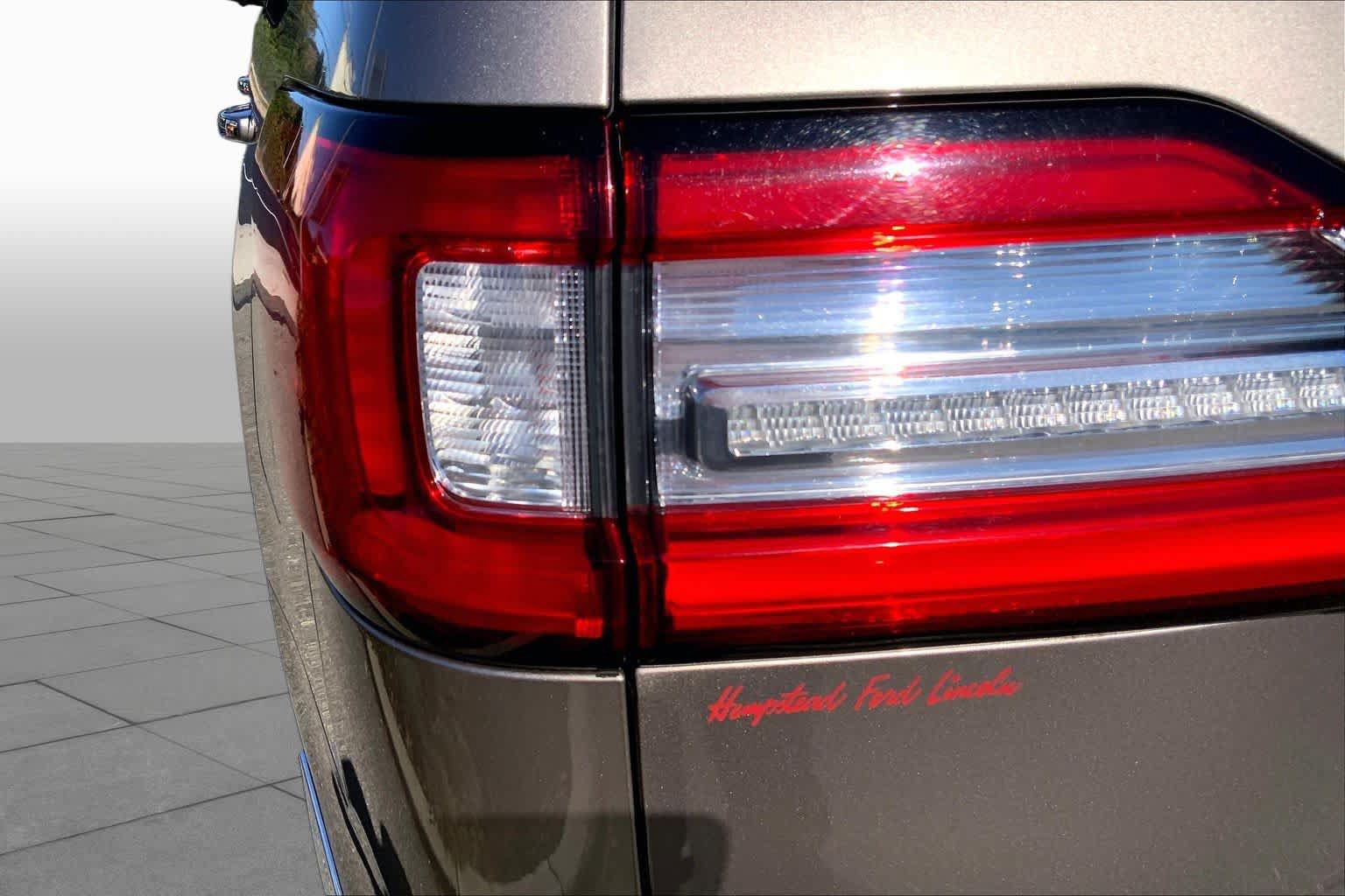 Used 2019 Lincoln Navigator Reserve w/ Cargo Package AWD/4WD image 28