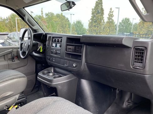 Used 2020 GMC Savana 2500 w/ Driver Convenience Package image 28