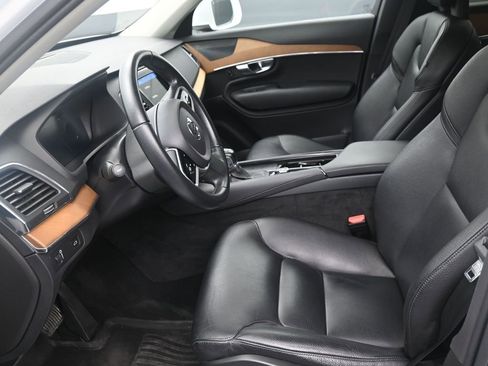Used 2021 Volvo XC90 T6 Momentum w/ Protection Package Premier image 12