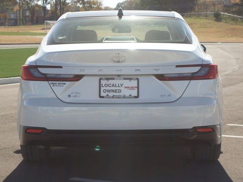Used 2025 Toyota Camry XLE image 3