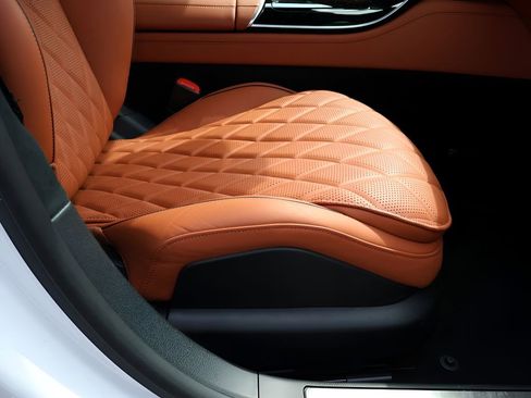 Certified 2025 Mercedes-Benz S 580e 4MATIC Sedan image 10