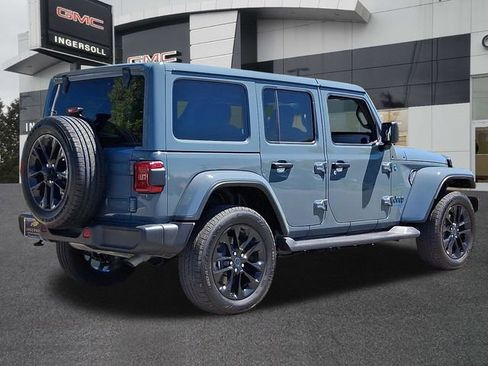Used 2025 Jeep Wrangler Unlimited Sahara AWD/4WD image 25