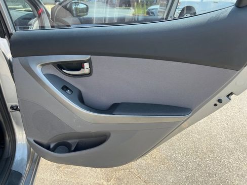 Used 2016 Hyundai Elantra SE w/ Option Group 02 FWD image 10