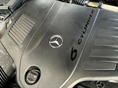 Certified 2022 Mercedes-Benz S 500 4MATIC w/ AMG Line Package image 33