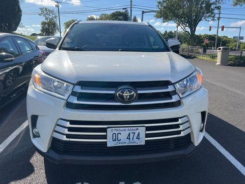 Used 2019 Toyota Highlander XLE w/ Carpet Mat Package (TMS) image 2