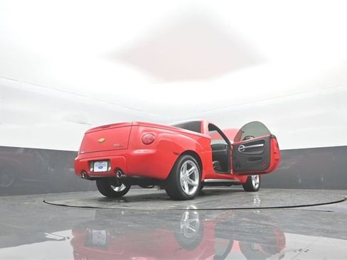 Used 2004 Chevrolet SSR w/ Preferred Equipment Group image 38
