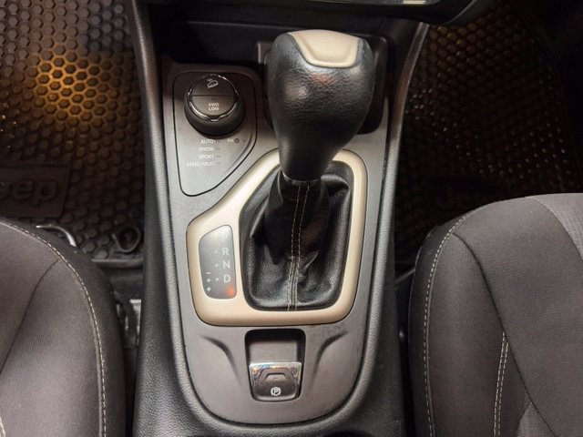 Used 2015 Jeep Cherokee Latitude w/ Cold Weather Group AWD/4WD image 28
