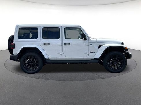 Used 2025 Jeep Wrangler Sahara 4xe image 7