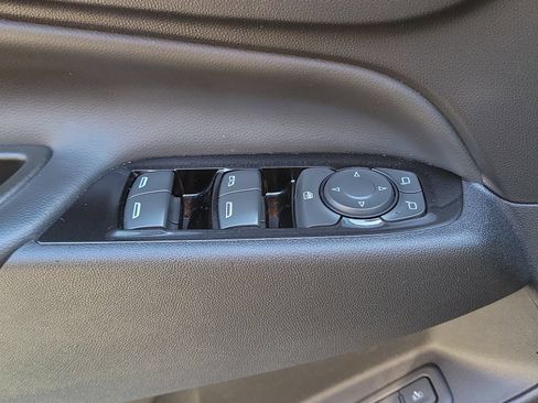 Used 2024 Chevrolet Equinox Premier FWD image 32