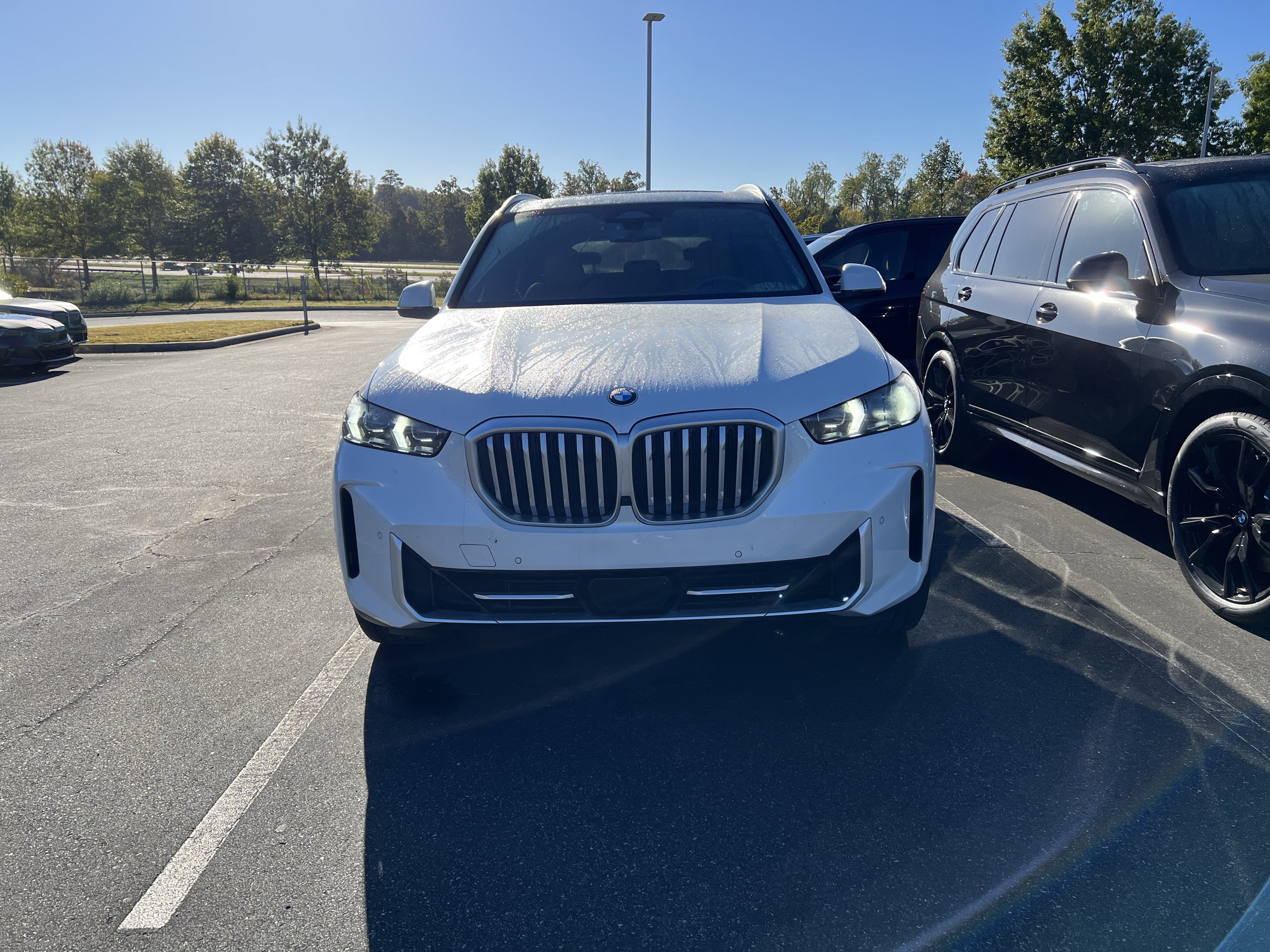 Certified 2024 BMW X5 xDrive40i w/ Premium Package AWD/4WD image 3